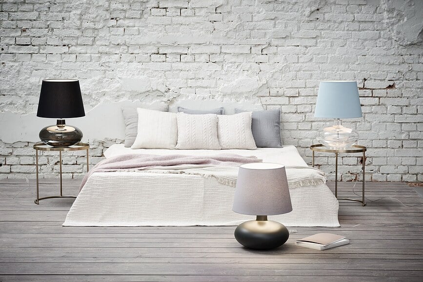 Sawa Namizna svetilka, prozorno podnožje, črn senčnik