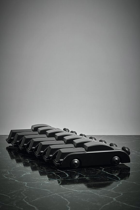 Dekoracija drvena limuzina crna