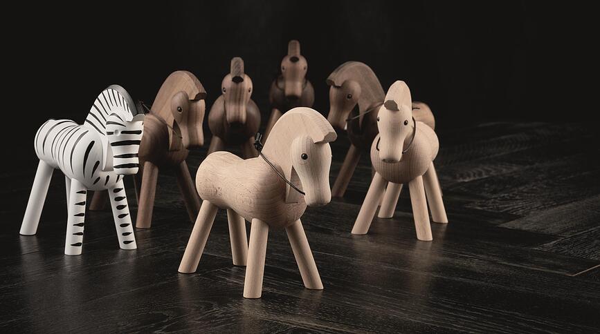 Caballo Decorativo de madera, nogal