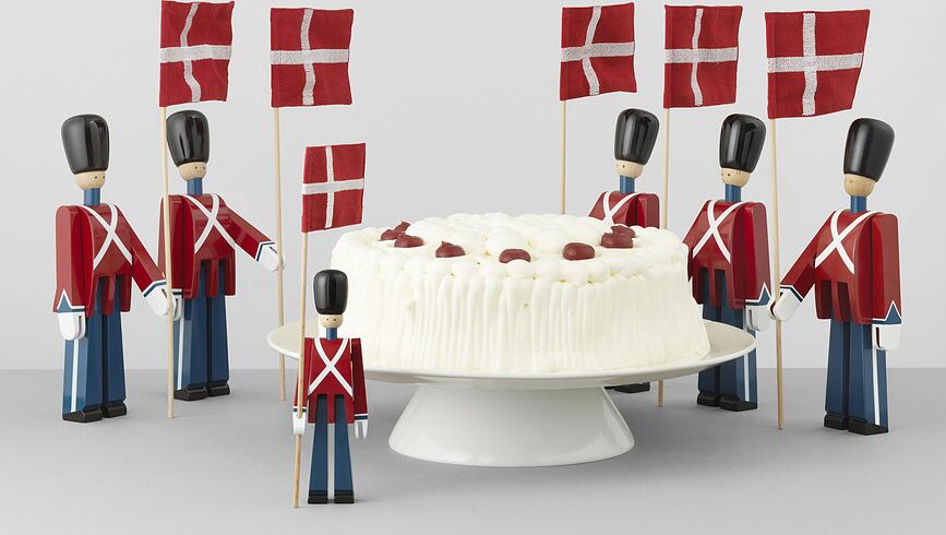 Figura Soldadito Kay Bojesen Bearer, con bandera, 77 cm