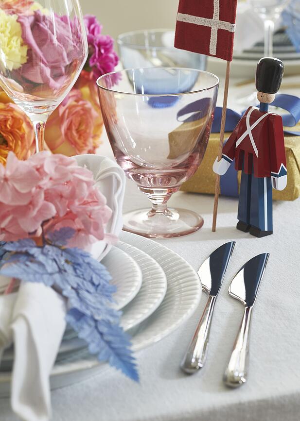 Figura Soldadito Kay Bojesen Bearer, con bandera, 77 cm