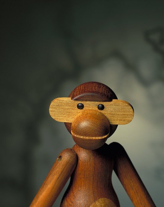 Figura de mono de madera de teca, pequeña