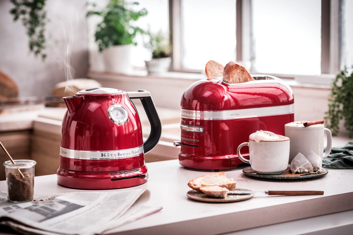 https://3fa-media.com/kitchenaid/kitchenaid-artisan-two-slice-toaster__461_7782bf0-s2500x2500.jpg