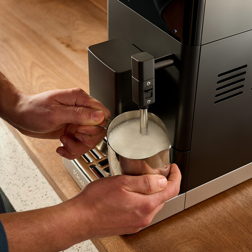 Avtomatski kavni aparat KitchenAid KF2, črn