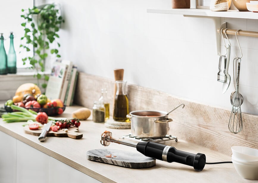 Batidora de Mano con cable KitchenAid, color crema, Set de 5 piezas