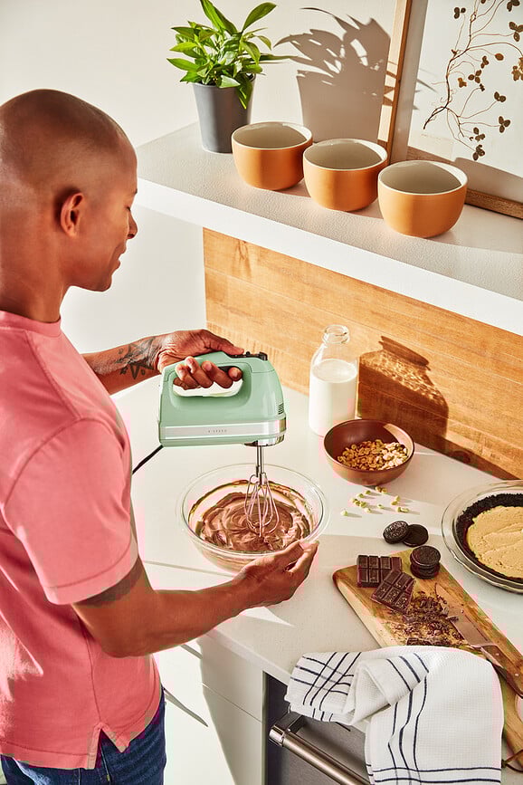 Batidora de Mano KitchenAid, crema