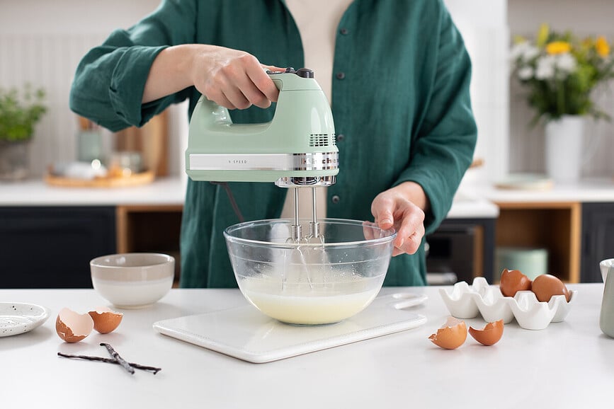 Batidora de Mano KitchenAid, crema