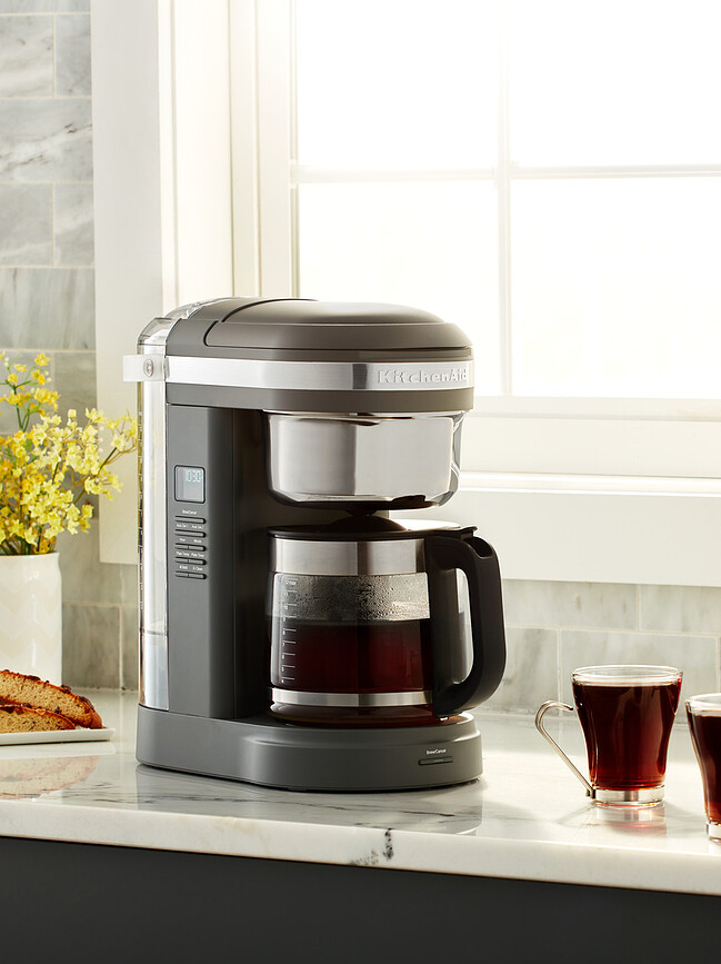 Cafetera de goteo Drip Spiral, crema