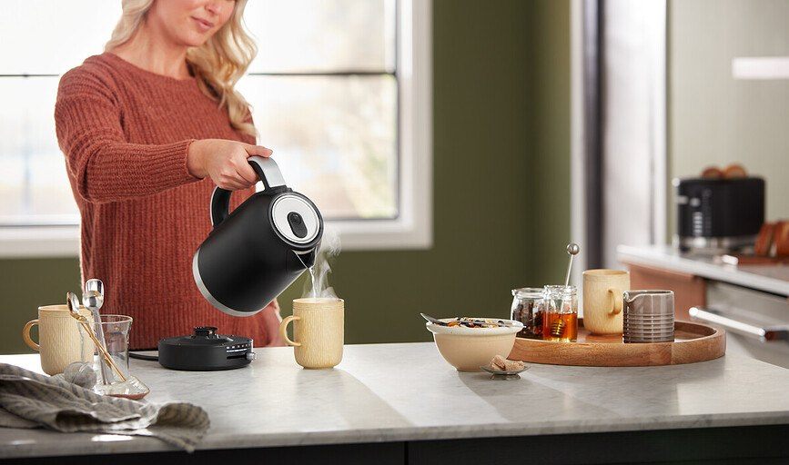 Hervidor Eléctrico KitchenAid, 1,7 L, blanco porcelana, con control de temperatura