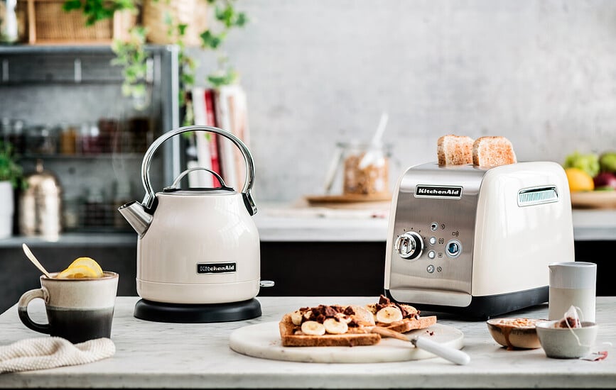 Hervidor eléctrico Stella, crema