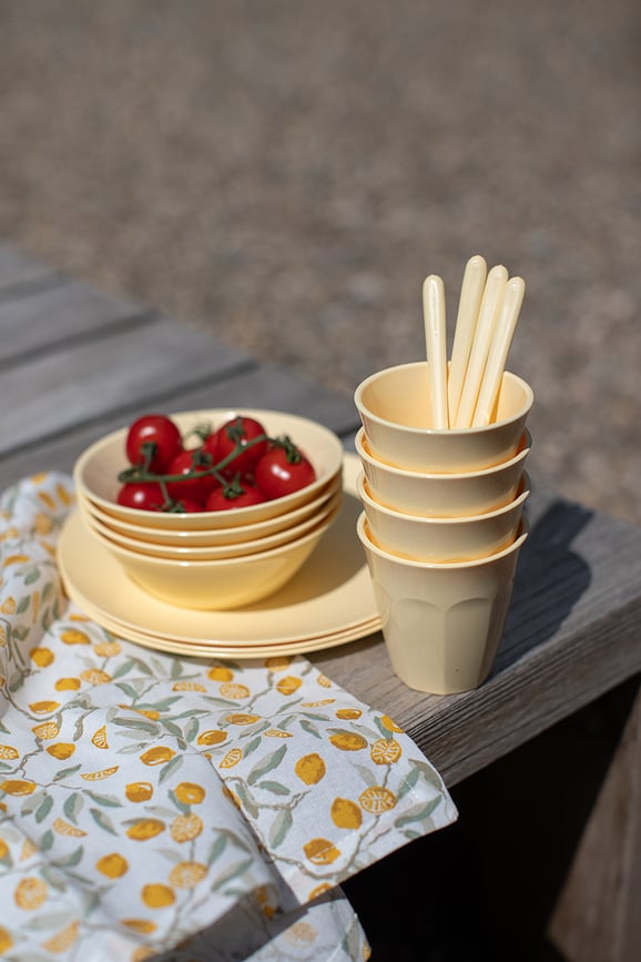 Nora Zdjela S pastelno žuta