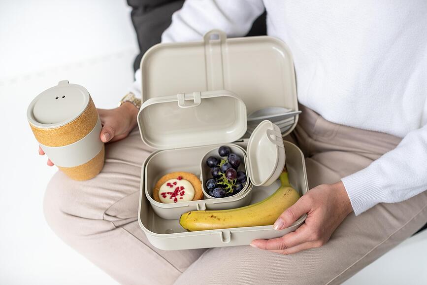 Fiambreras Orgánicas Pascal Ready, color arena, con cubiertos, Set de 4 piezas