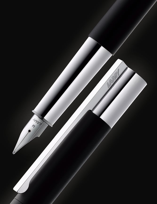 Pluma Estilográfica Scala, con detalles de platino, punto F, negra