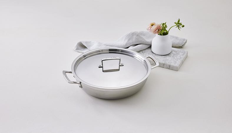 https://3fa-media.com/le-creuset/le-creuset-3-ply-cooking-pot-30-cm-with-handles__126666_f7ffb88-s543x531.jpg