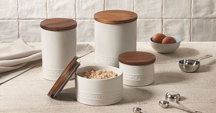 Bote de cocina con tapa de madera Le Creuset, 1,1 l, beige