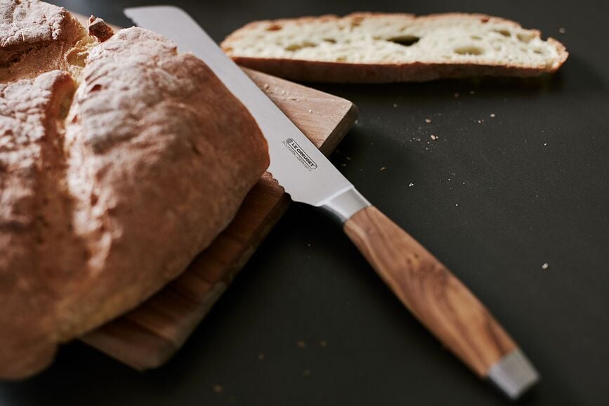 Cuchillo para pan de mango de madera Le Creuset, 20 cm