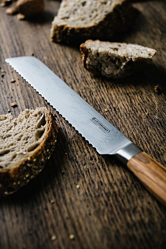 Cuchillo para pan de mango de madera Le Creuset, 20 cm