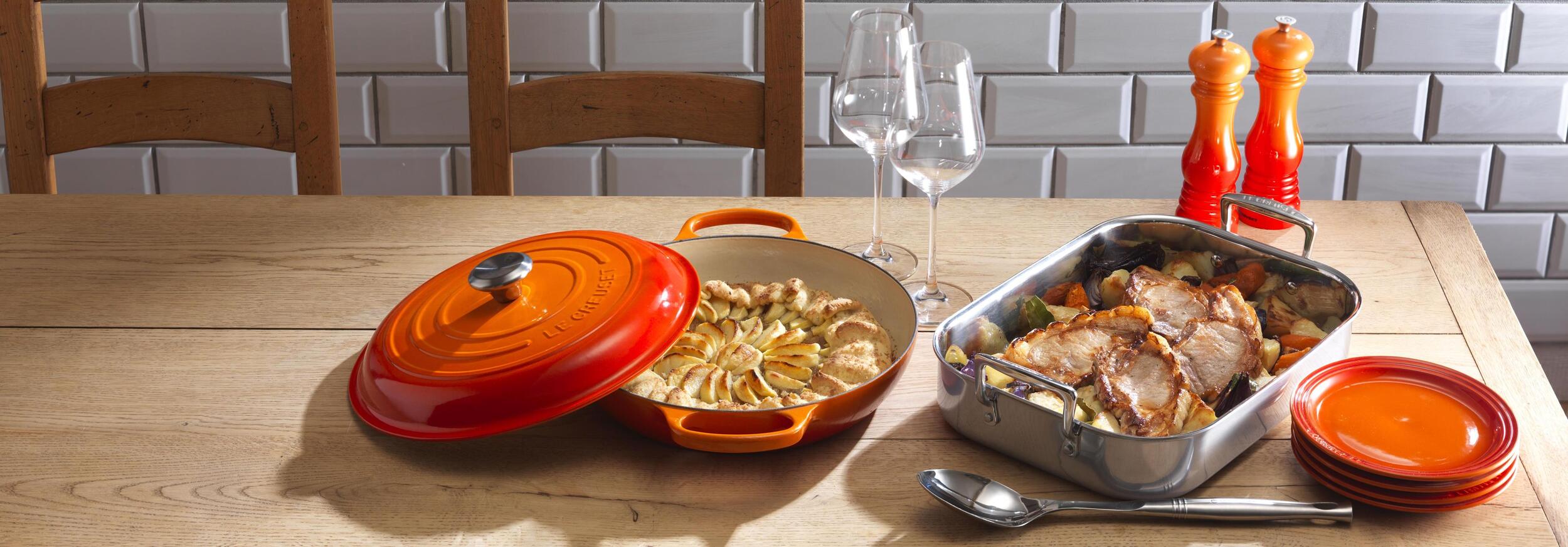 https://3fa-media.com/le-creuset/le-creuset-gourmet-signature-cooking-pot-30-cm-low__126467_9e7b373-s2500x2500.jpg