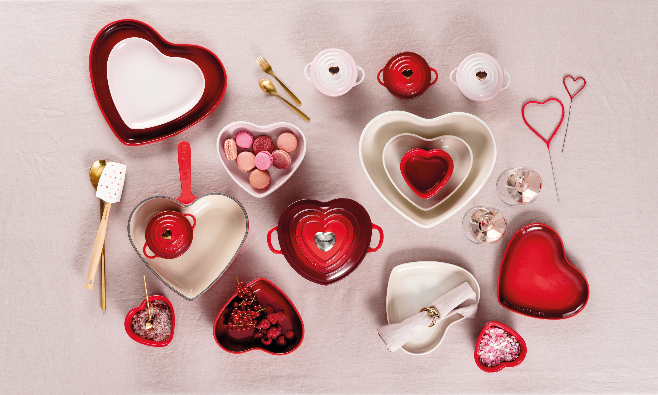 Le store Creuset heart plates