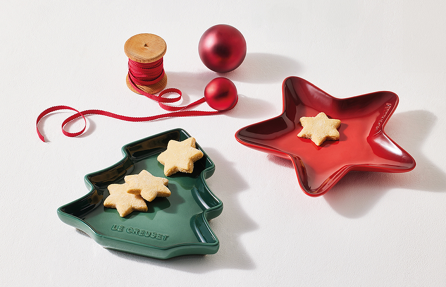 Le Creuset Christmas Tanjur za grickalice u obliku božićnog drvca trešnja crveni