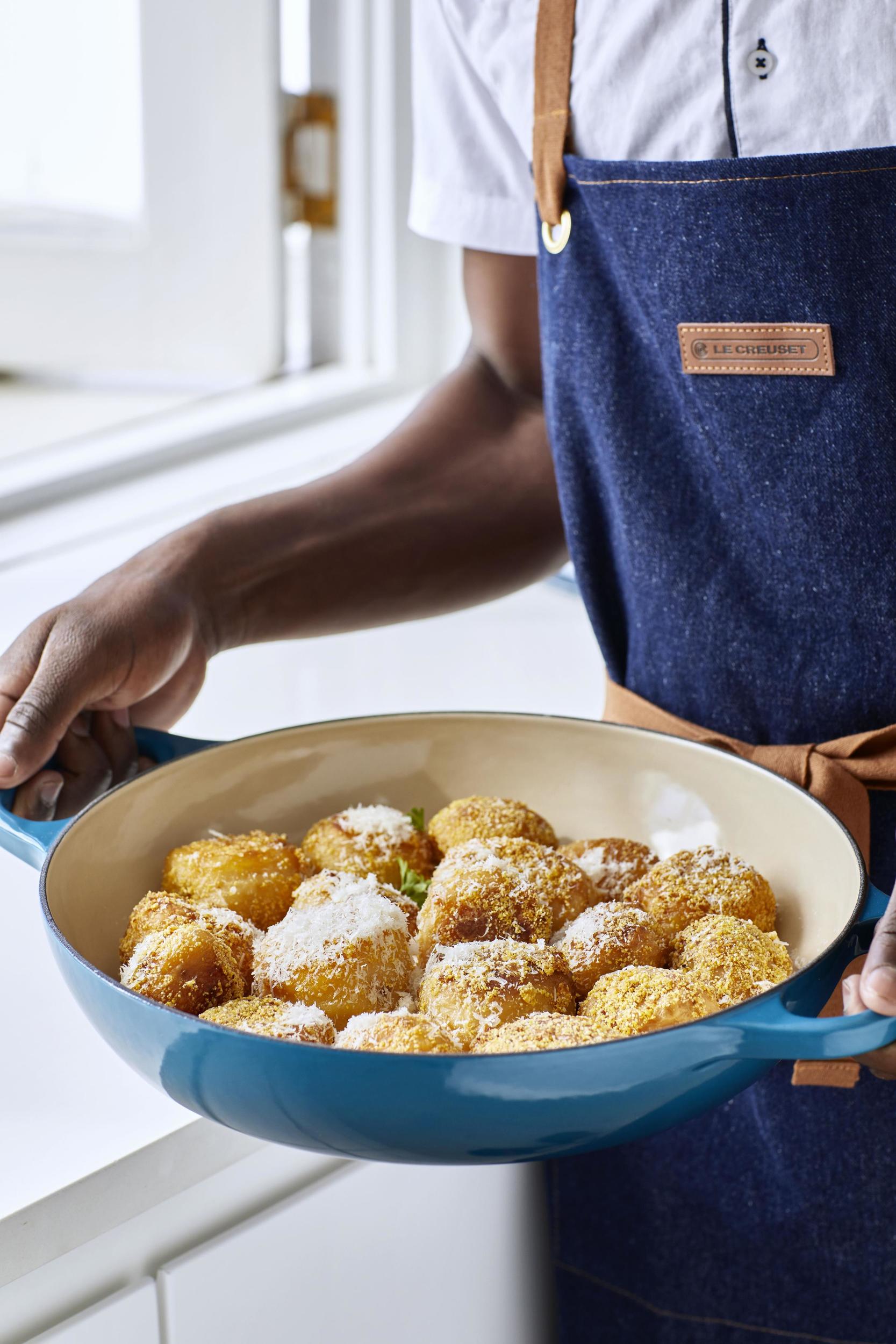 Le Creuset Denim oven mitt