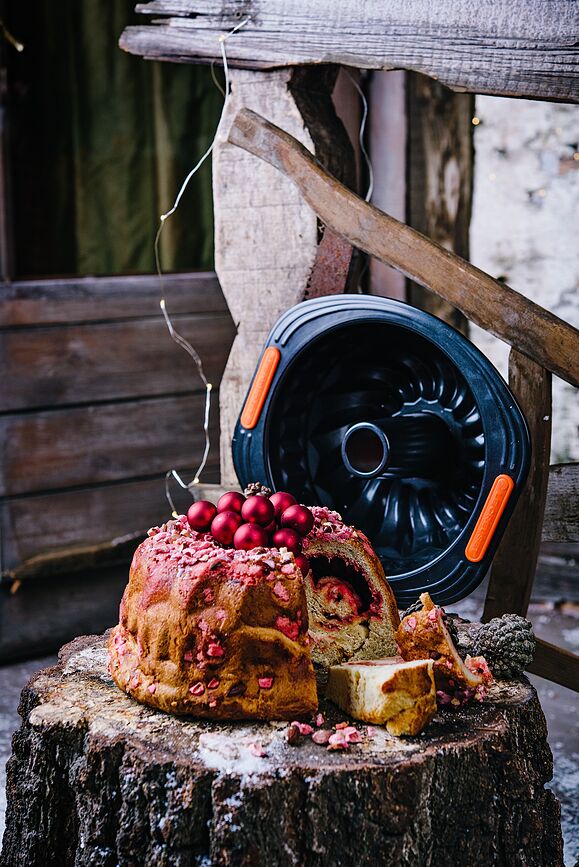 Le Creuset II Kalup za kuglof neprijanjajući