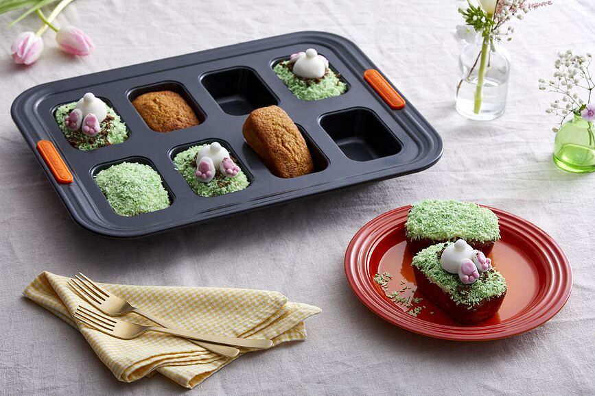 Le Creuset Kalup za 8 mini kolača s neprijanjajućim premazom