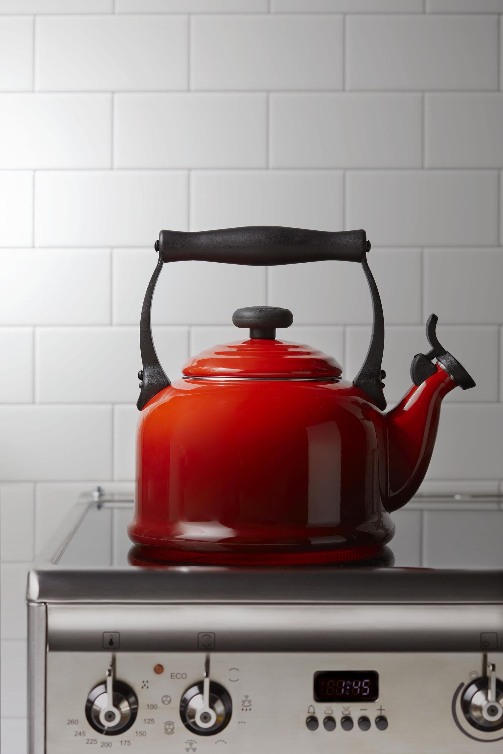 Le creuset hotsell red tea kettle