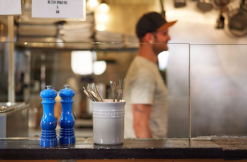 Le Creuset Mlinac za sol 21 cm bež