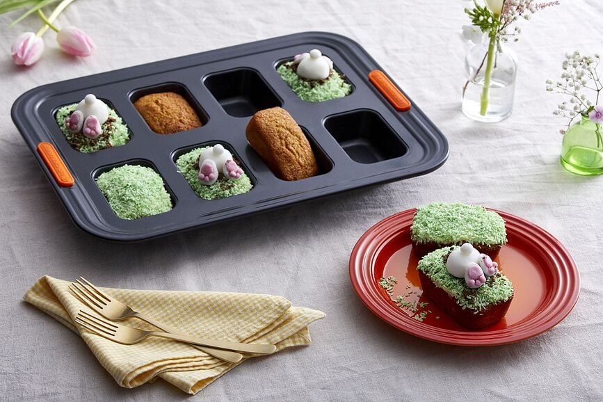 Le Creuset Model za 8 mini kolačkov, z neprijemljivim premazom