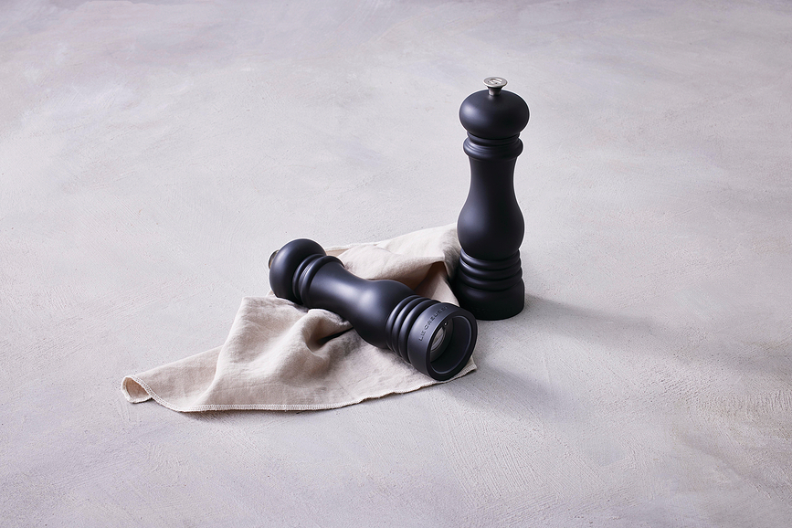 Le Creuset Moulins à Sel et à Poivre 21 cm, noir et blanc, Lot de 2