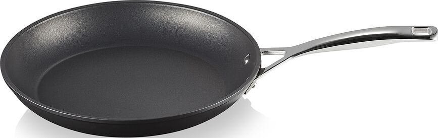 Le Creuset Pann 28 cm mittenakkuva alumiiniumiga