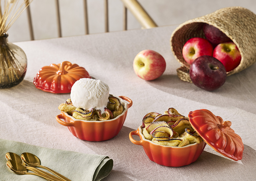 Le Creuset Pekač v obliki buče, 350 ml, bordo