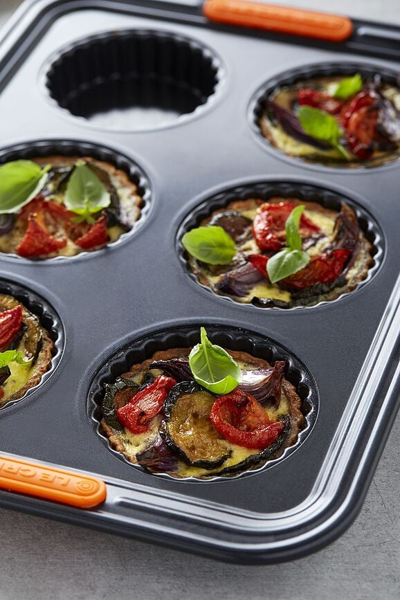 Le Creuset Pekač za 6 tartlet, z neoprijemljivim premazom