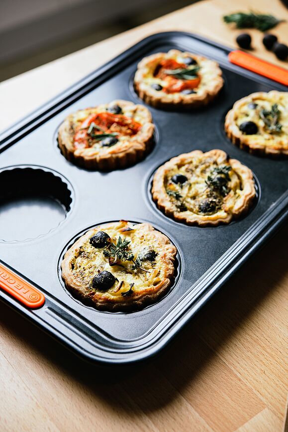 Le Creuset Pekač za 6 tartlet, z neoprijemljivim premazom