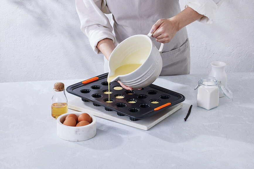 Le Creuset Pekač za canele z neprijemljivim premazom, 38,7 cm