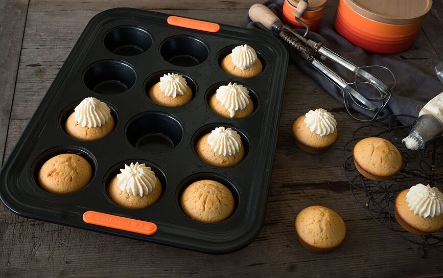 Le Creuset Pekač za minimuffine, za 12, z neprijemljivim premazom