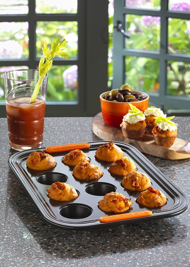 Le Creuset Pekač za minimuffine, za 12, z neprijemljivim premazom