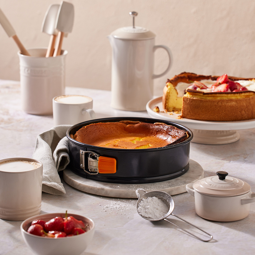 Le Creuset Model za torte z neprijemljivim premazom, 16 cm