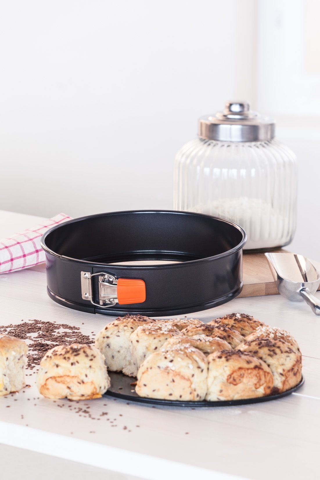Le Creuset Round Cake Pan