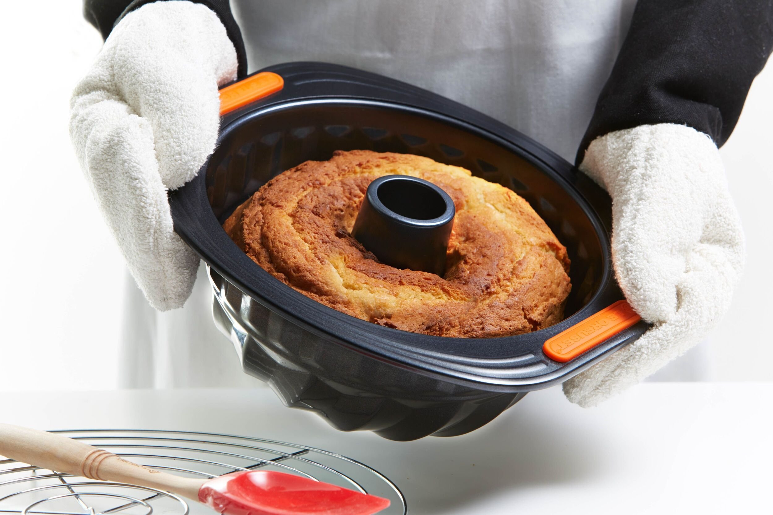 Le Creuset - Summer star: Our Nonstick Star Cakelet Pan is perfect
