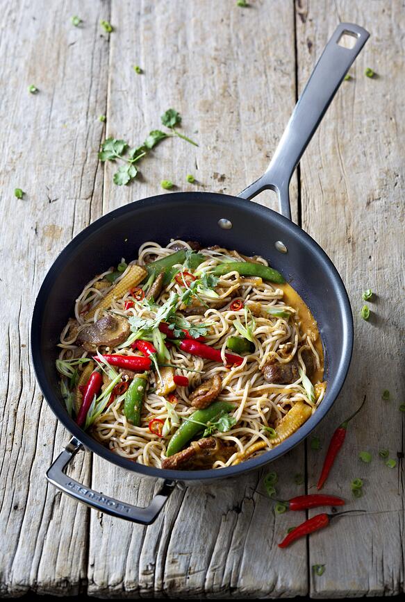 Ponev 3-slojna, neprijemljiva, 28 cm