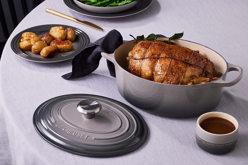 Cocotte ovalada Signature, 29 cm, blanca, con pomo plateado para la tapa