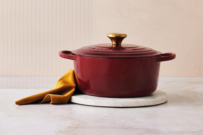 Cocotte ovalada Signature, 29 cm, blanca, con pomo plateado para la tapa