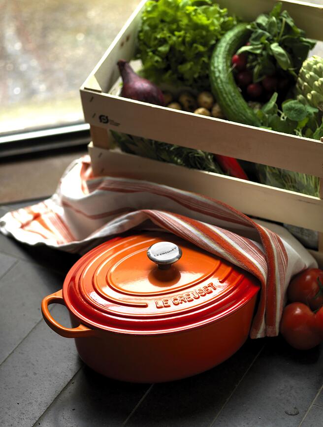 Cocotte ovalada Signature, 29 cm, blanca, con pomo plateado para la tapa