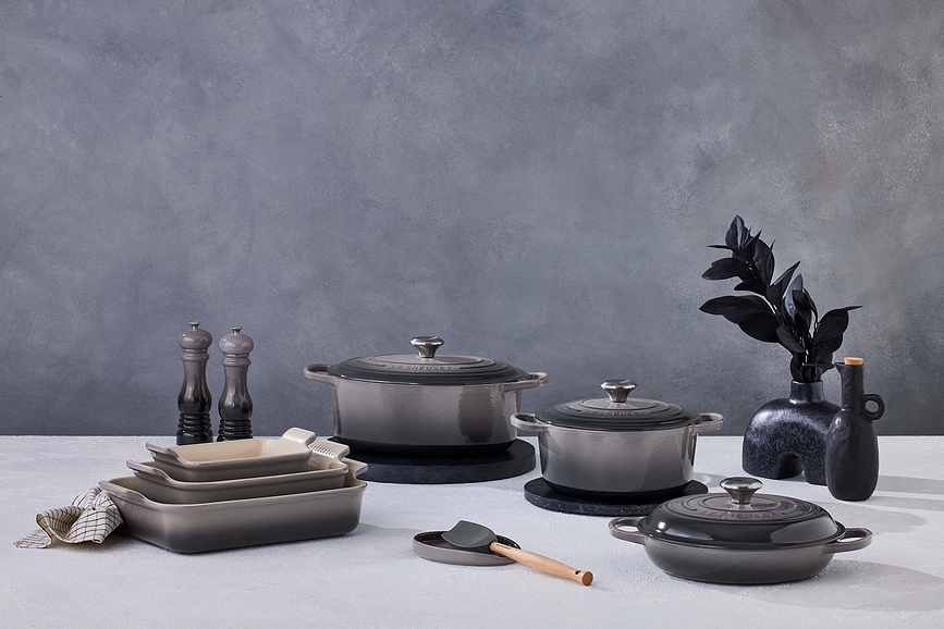 Cocotte ovalada Signature, 29 cm, blanca, con pomo plateado para la tapa