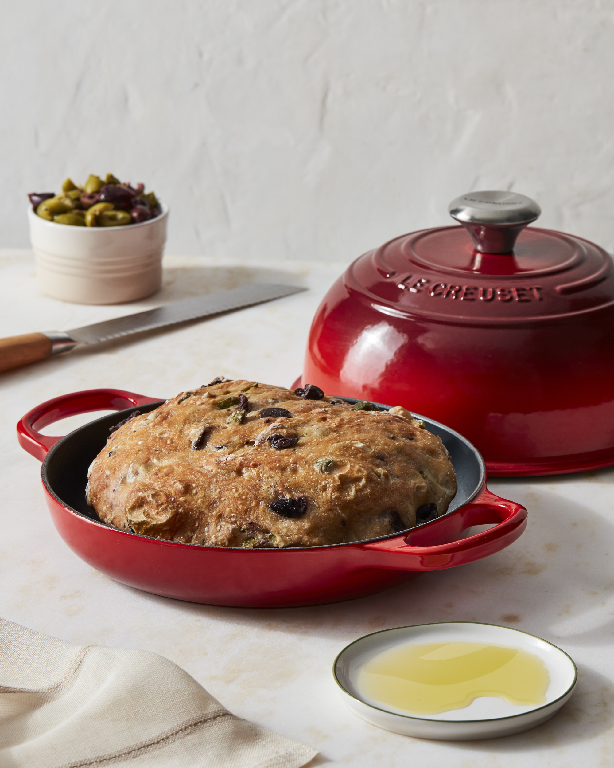  Le Creuset Oven Mitt, Cherry: Napkin Holders: Home & Kitchen