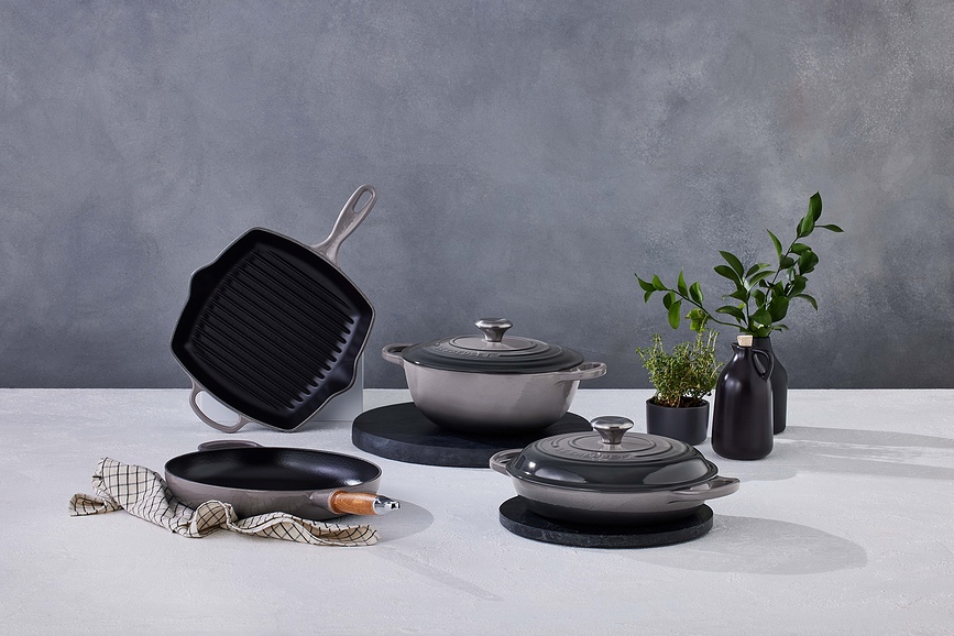 Signature Cocotte ovale, 29 cm, blanche, avec poignée de couvercle argentée