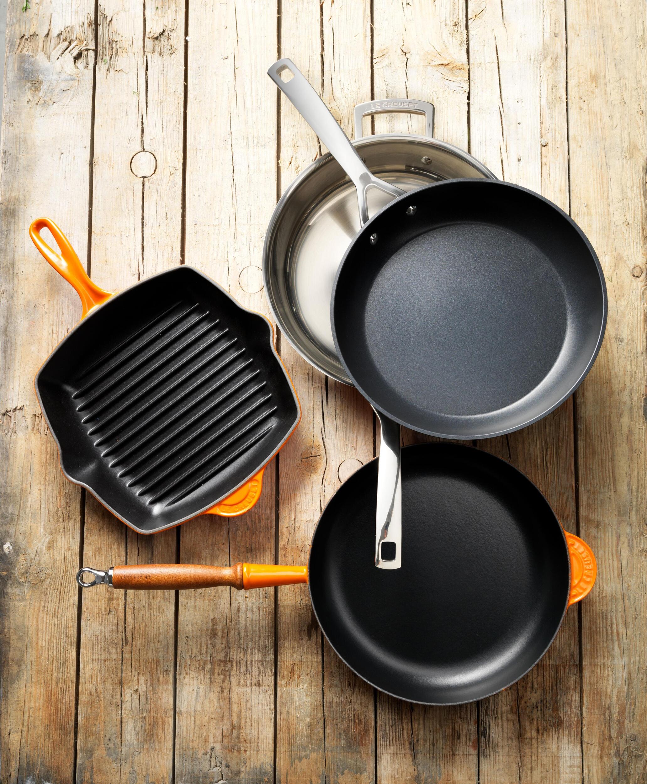 https://3fa-media.com/le-creuset/le-creuset-signature-grill-pan-26-cm-square__126565_0d1b0e5-s2500x2500.jpg