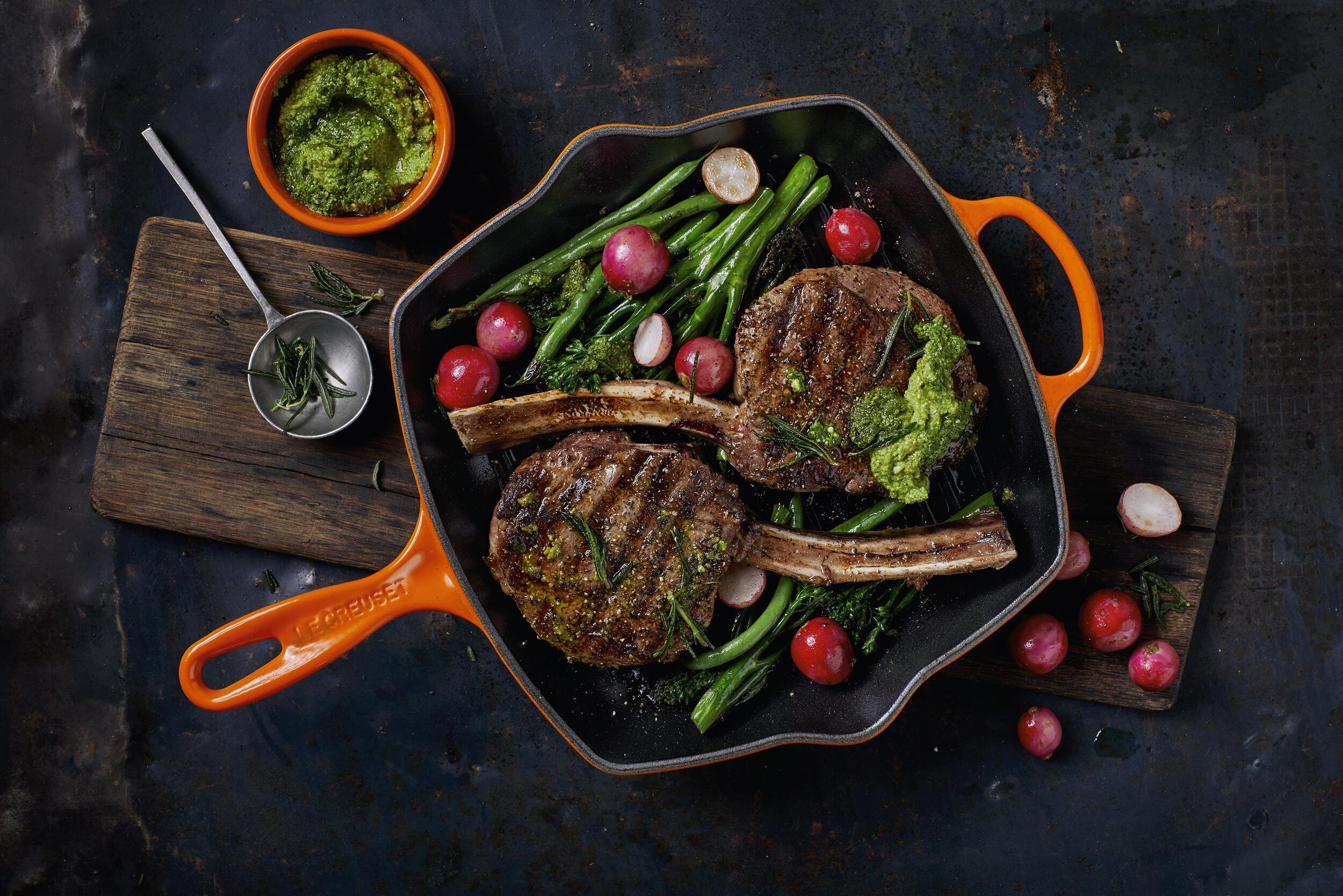 https://3fa-media.com/le-creuset/le-creuset-signature-grill-pan-26-cm-square__126565_26fa0e5-s2500x2500.jpg